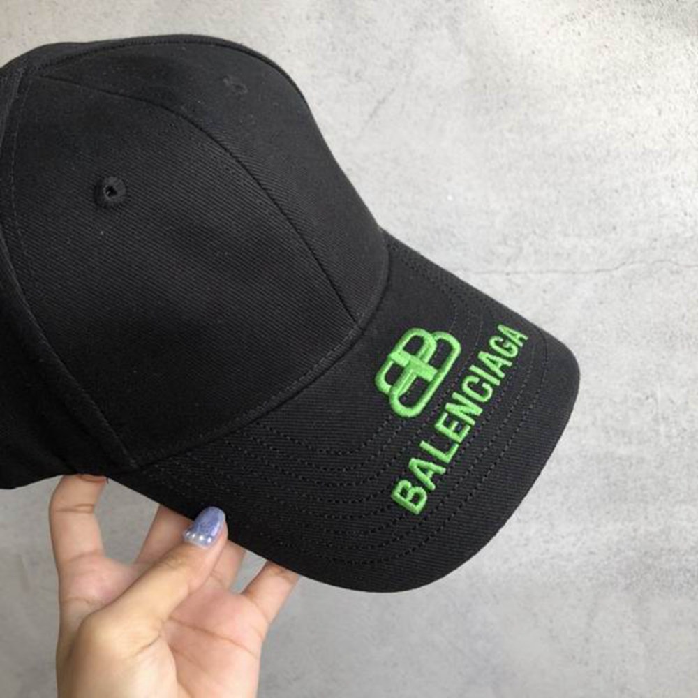 Ba*len*cia*ga hat